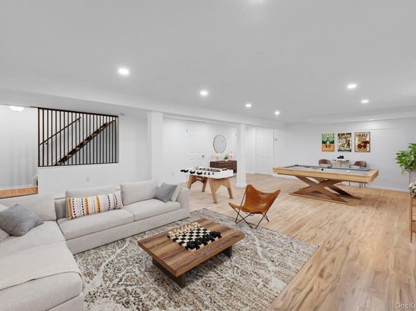 7 Stanley Place, Hempstead NY 11550