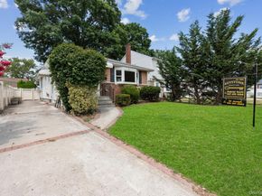 7 Stanley Place, Hempstead NY 11550