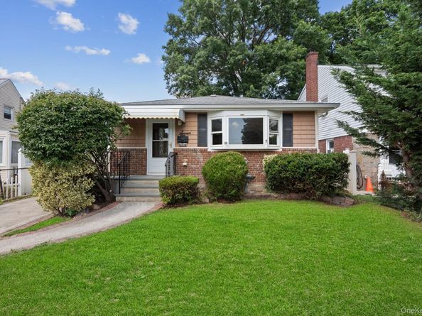 7 Stanley Place, Hempstead NY 11550