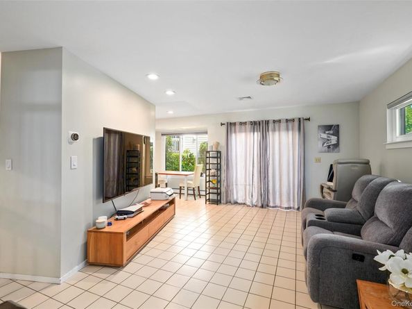 7 Top Of The Ridge Ridge B4, Mamaroneck NY 10543