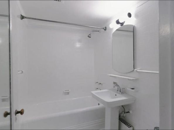 353 W 56th Street 2D, New York (Manhattan) NY 10019