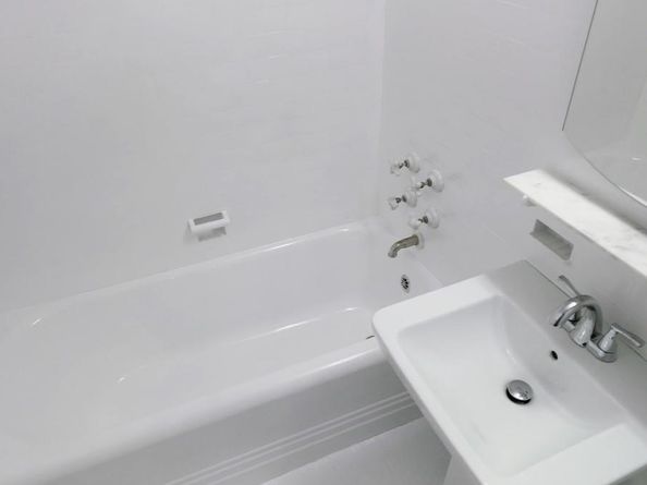 353 W 56th Street 2D, New York (Manhattan) NY 10019