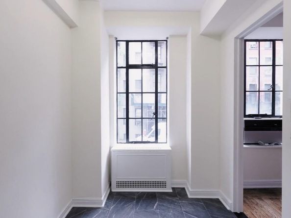 353 W 56th Street 2D, New York (Manhattan) NY 10019
