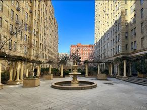353 W 56th Street 2D, New York (Manhattan) NY 10019