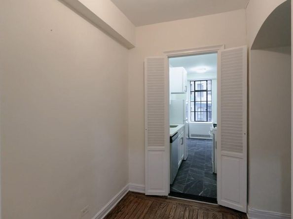 353 W 56th Street 2D, New York (Manhattan) NY 10019