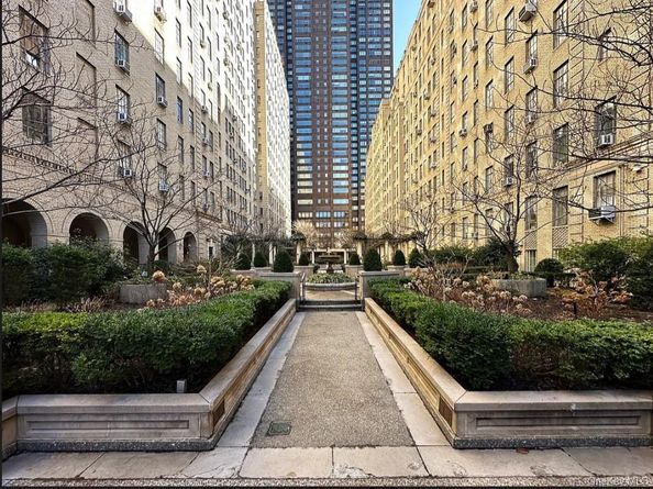 353 W 56th Street 2D, New York (Manhattan) NY 10019