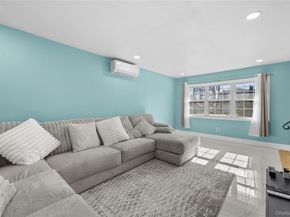 15 New York Avenue, Deer Park NY 11729
