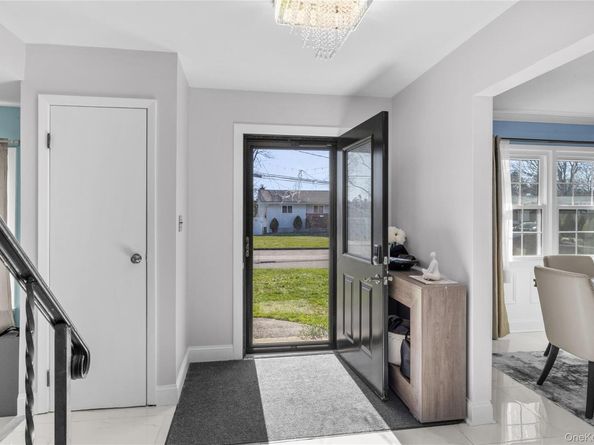 15 New York Avenue, Deer Park NY 11729