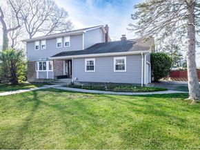 22 Oak Lane, Blue Point NY 11715