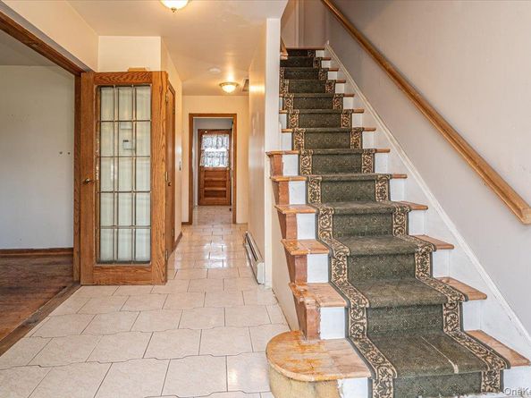 22 Oak Lane, Blue Point NY 11715