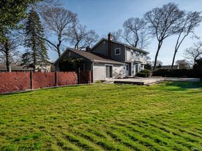 22 Oak Lane, Blue Point NY 11715