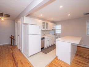 22 Oak Lane, Blue Point NY 11715