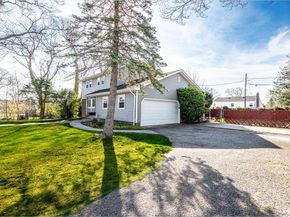 22 Oak Lane, Blue Point NY 11715