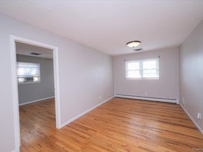 22 Oak Lane, Blue Point NY 11715
