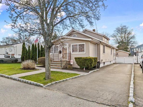 253 S 7th Street, Lindenhurst NY 11757