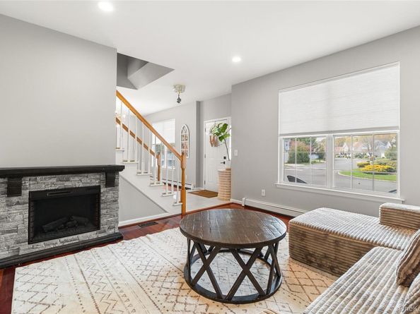 32 Willowbend Lane, Holtsville NY 11742