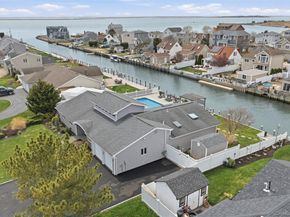 21 Shore Drive W, Copiague NY 11726