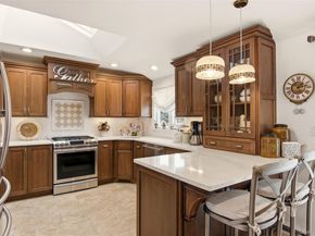 21 Shore Drive W, Copiague NY 11726