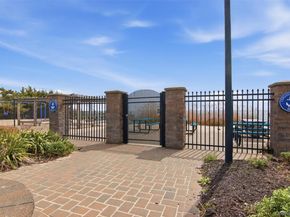 21 Shore Drive W, Copiague NY 11726
