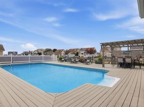 21 Shore Drive W, Copiague NY 11726