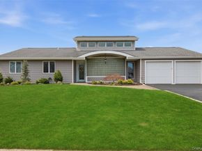 21 Shore Drive W, Copiague NY 11726