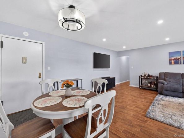 4 Rose Street 6 F1, Oceanside NY 11572