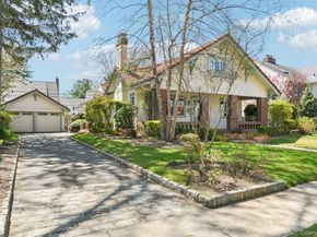 40 Hollywood Court, Rockville Centre NY 11570