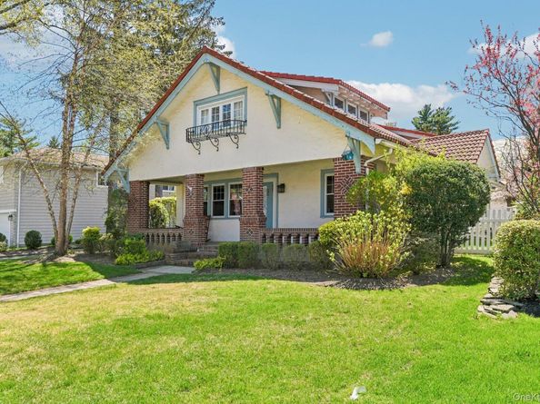 40 Hollywood Court, Rockville Centre NY 11570