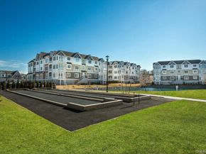 21105 Aspenwood Drive 275, Plainview NY 11803