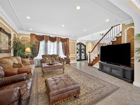 211 Hillturn Lane, Roslyn Heights NY 11577