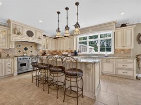 211 Hillturn Lane, Roslyn Heights NY 11577