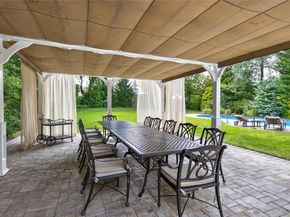 211 Hillturn Lane, Roslyn Heights NY 11577