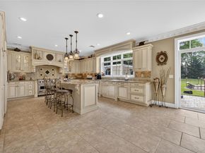 211 Hillturn Lane, Roslyn Heights NY 11577
