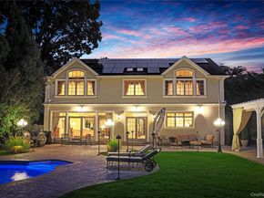 211 Hillturn Lane, Roslyn Heights NY 11577