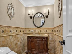 211 Hillturn Lane, Roslyn Heights NY 11577