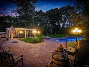 211 Hillturn Lane, Roslyn Heights NY 11577