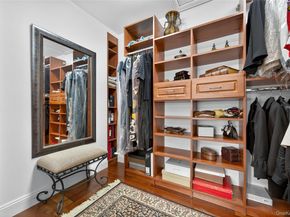 211 Hillturn Lane, Roslyn Heights NY 11577