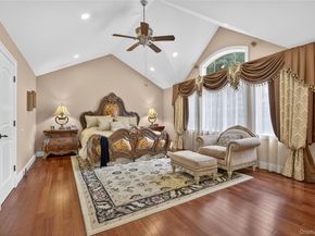 211 Hillturn Lane, Roslyn Heights NY 11577