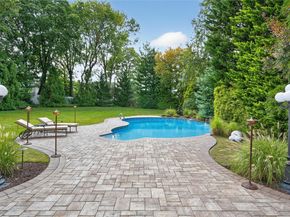 211 Hillturn Lane, Roslyn Heights NY 11577