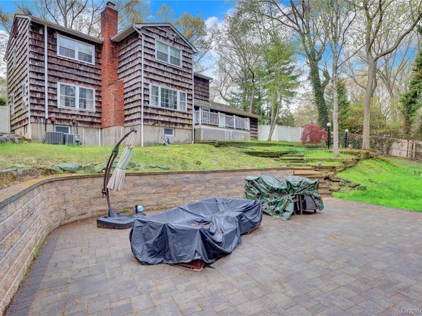 34 Hemingway Drive, Dix Hills NY 11746