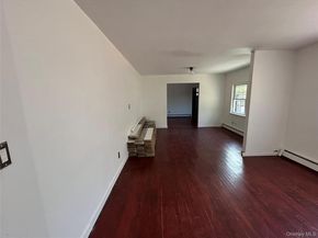 8 Mahogany Road, Rocky Point NY 11778