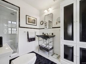 12 Sutton Place, Rockville Centre NY 11570