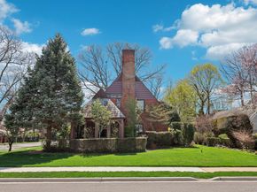 12 Sutton Place, Rockville Centre NY 11570