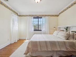 12 Sutton Place, Rockville Centre NY 11570