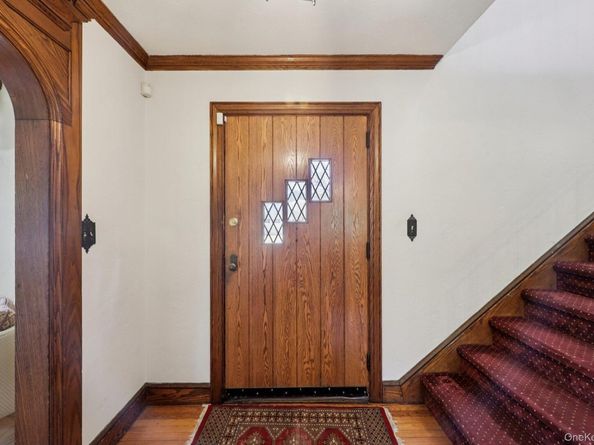 12 Sutton Place, Rockville Centre NY 11570