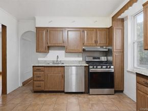 128 Parkway N, Yonkers NY 10704