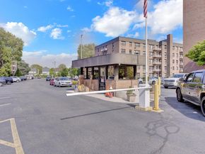 3 Birchwood Court 3H, Mineola NY 11501