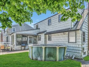 325 N Service Road, Roslyn Heights NY 11577