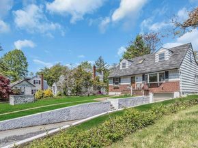 325 N Service Road, Roslyn Heights NY 11577