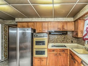 325 N Service Road, Roslyn Heights NY 11577